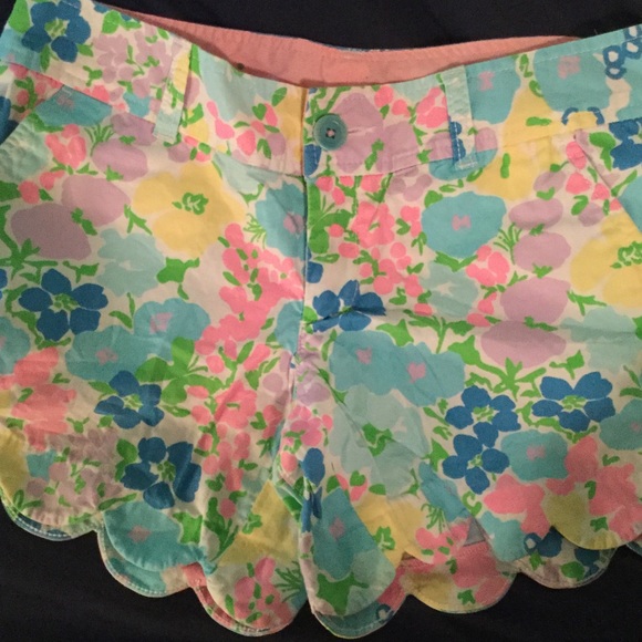 Lilly Pulitzer Pants - Buttercup Scallop Shorts