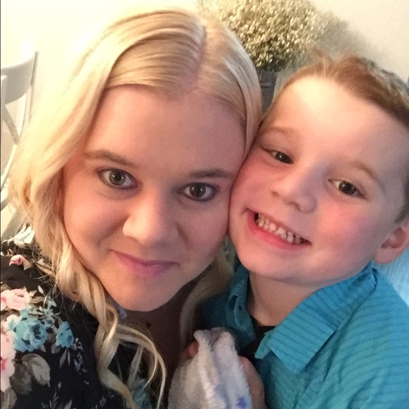 Meet your Posher, Lori - Picture 3 of 3