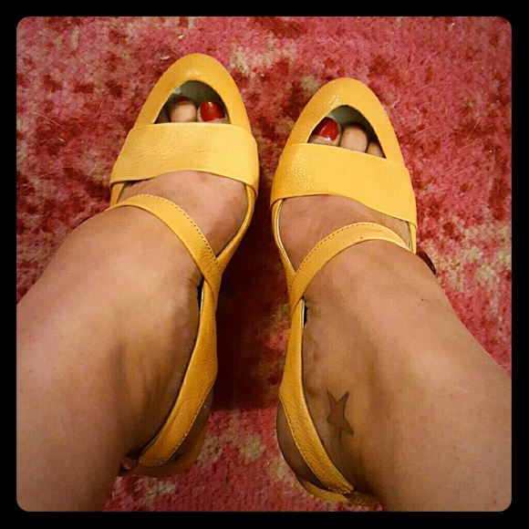 Peachy Nude Farylrobin Peeptoes Sz 9