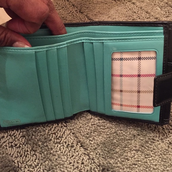 Coach Signature Wallet - Picture 3 of 4