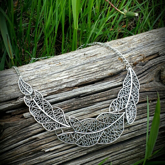 **SOLD** Antiqued Silver Leaf Bib Necklace - Picture 3 of 4