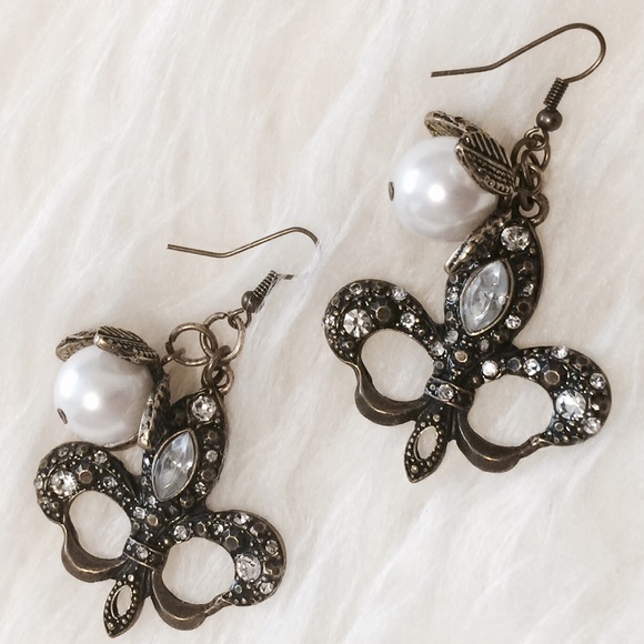 Fabulous Antique Gold and Pearl Earring - Picture 2 of 4