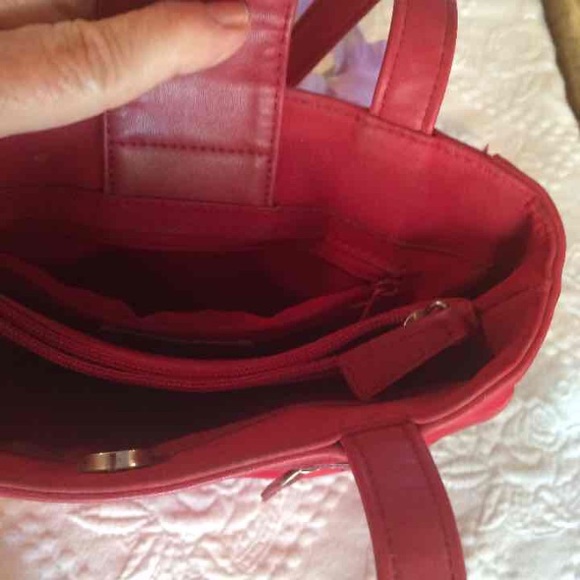 Red ST JOHNS BAY Shoulder Bag - Picture 3 of 4