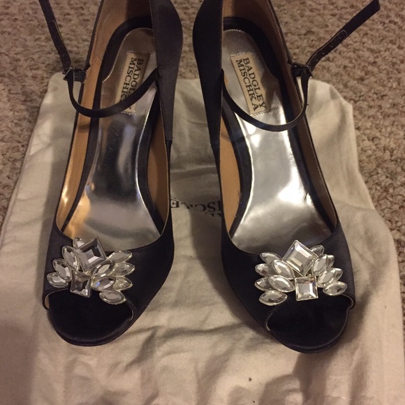 Satin gray Badgley Mischka peep toe pumps - Picture 1 of 4