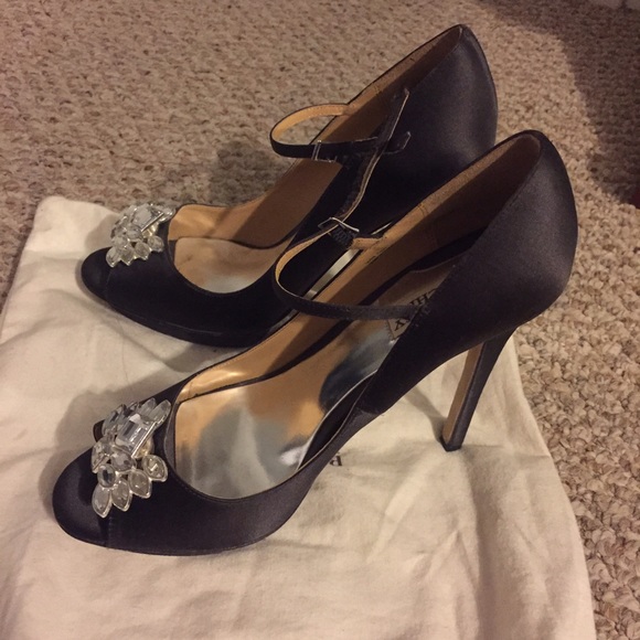 Satin gray Badgley Mischka peep toe pumps - Picture 4 of 4