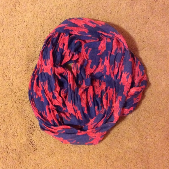Lilly Pulitzer Murphy scarf in pink and purple