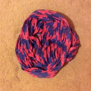 Lilly Pulitzer Murphy scarf in pink and purple