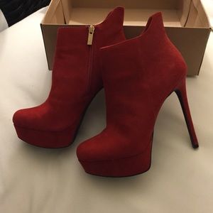 Size 7.5 chili pepper red micro suede heals