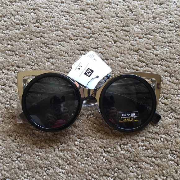 Accessories - 😎Final final Price😎 NWT CatEye Sunglasses