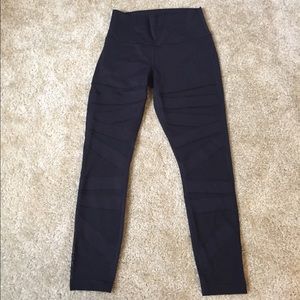 Lululemon High Times Mesh, Size 6