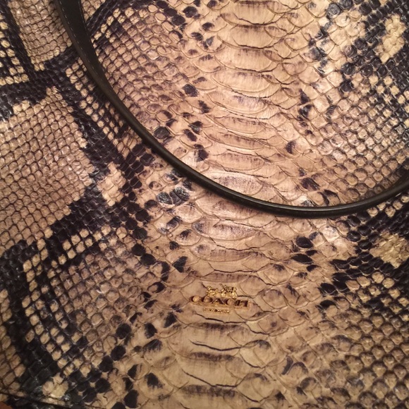 Coach purse - Picture 2 of 3
