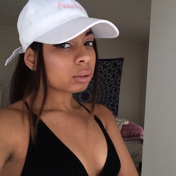 Brandy Melville Peachy hat