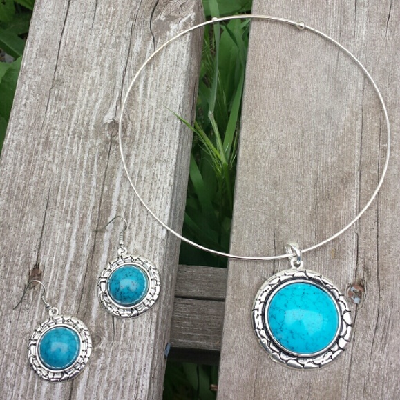 Choker Style Turquoise Statement Necklace Set - Picture 2 of 3
