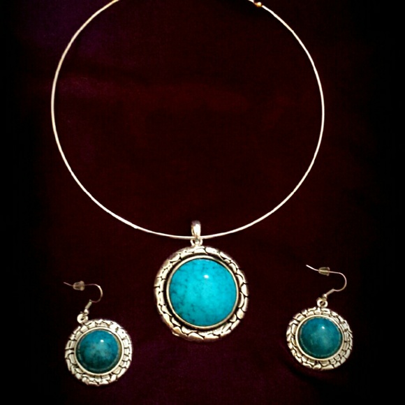 Choker Style Turquoise Statement Necklace Set - Picture 3 of 3