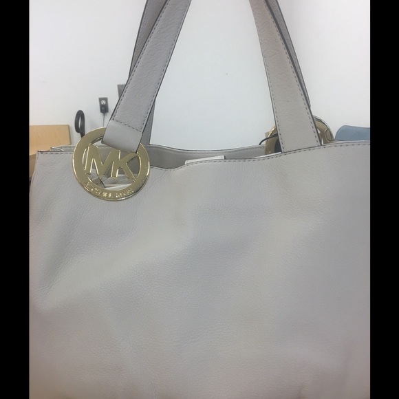 Michael Kors Handbags - 💋SOLD💋MK East West Leather Tote💋SOLD💋