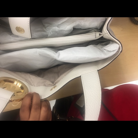 💋SOLD💋MK East West Leather Tote💋SOLD💋 - Picture 2 of 4