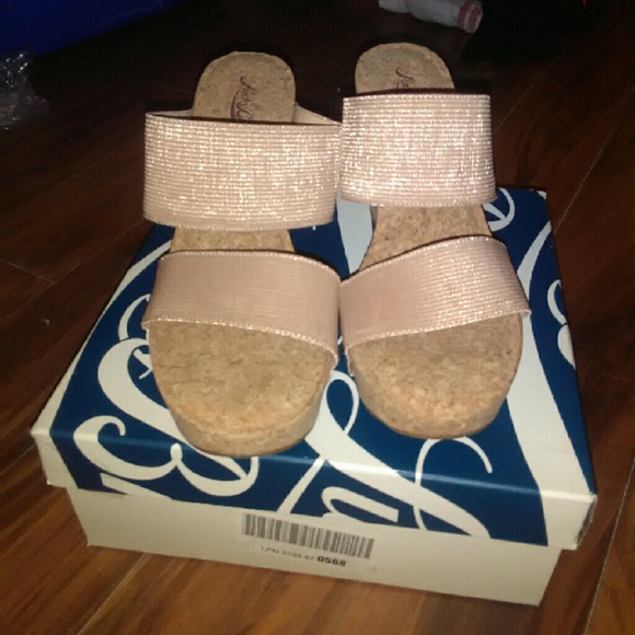 Lucky Brand Magnolia 2 wedges size 9 NWT - Picture 2 of 4