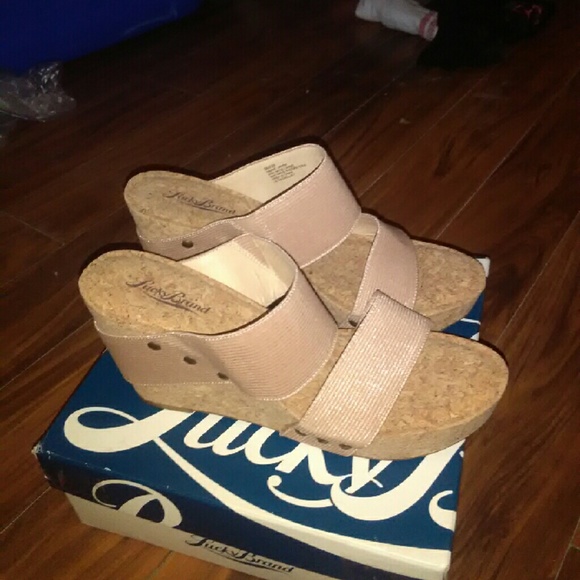 Lucky Brand Magnolia 2 wedges size 9 NWT - Picture 4 of 4