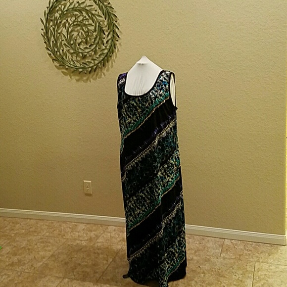 SALE*** Dress - Knit Maxi black trim diag design