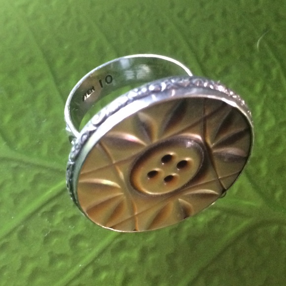 Carved Mother of Pearl Button (1800s) 925 Ring/10 - Picture 3 of 3