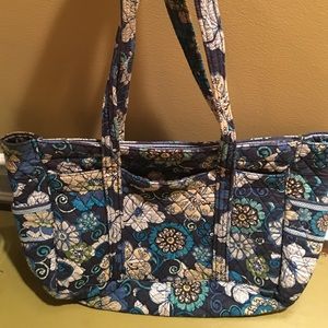 Large Vera Bradley tote. SOLD