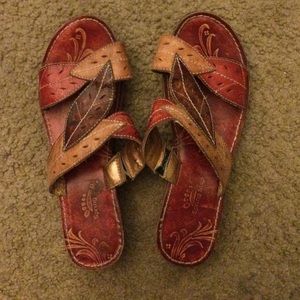 lether leaf detail sandals