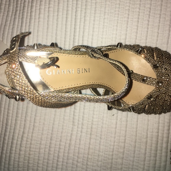 Heels - Picture 2 of 4