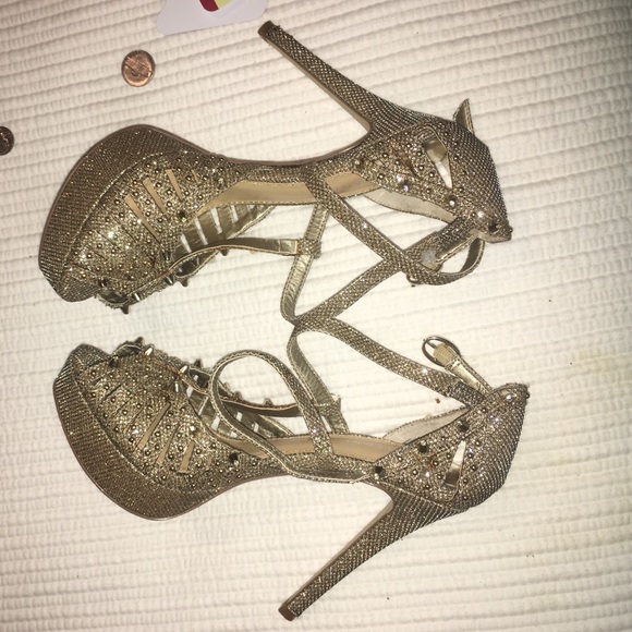 Heels - Picture 4 of 4