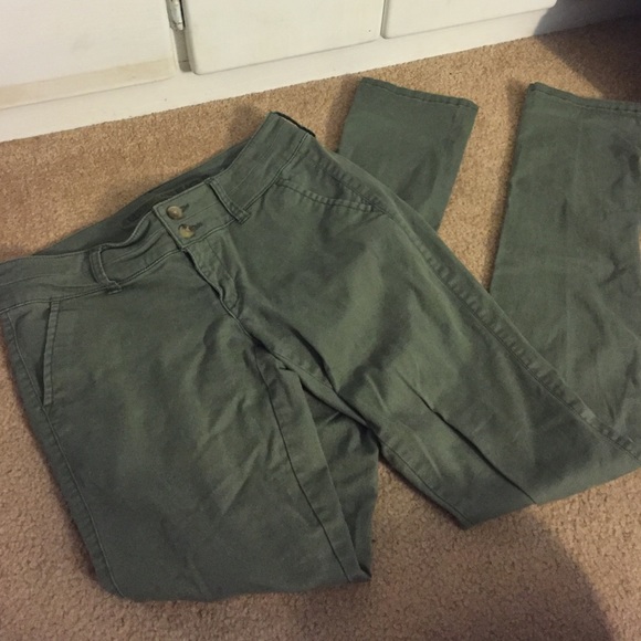 Olive American Eagle Skinny Jeans!