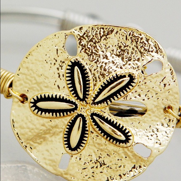 Sand dollar wire wrap bracelet - Picture 2 of 2