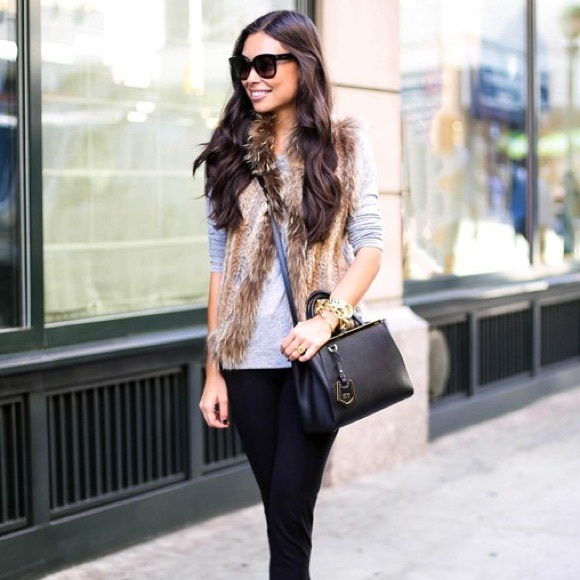 ✨AUTHENTIC✨ Fendi petite 2Jour 😍