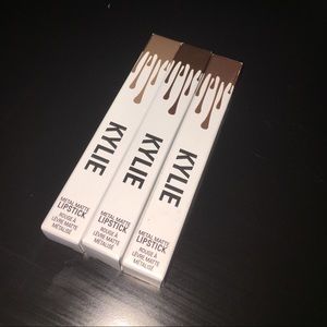 Kylie cosmetics metal matte in "heir"