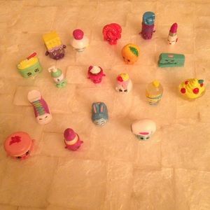 18 Exclusive Shopkins Bundle