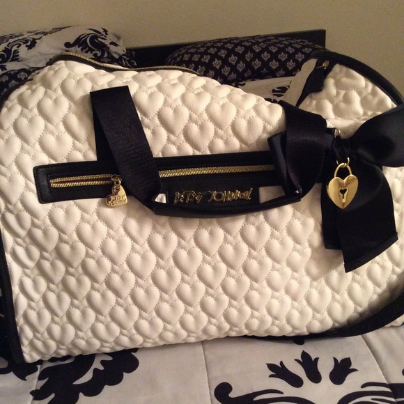 Lovely Betsey Johnson travel bag....