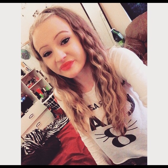 Meet your Posher, Alyssa - Picture 1 of 1