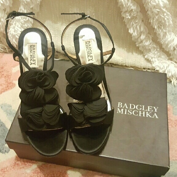 Badgley Mischka, Randee T-strap Sandals 9.5 US