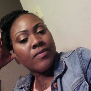 Meet your Posher, Monique