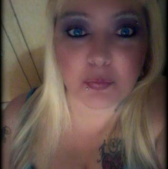 Meet your Posher, Debbie - Picture 3 of 4