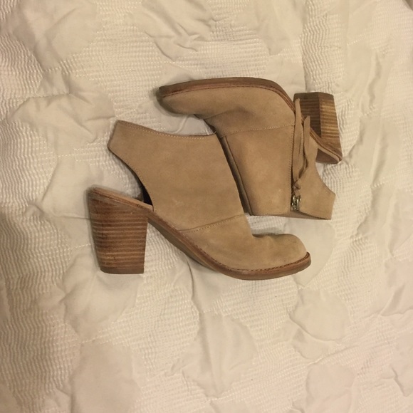 DV Open Back Bootie Sz 6.5
