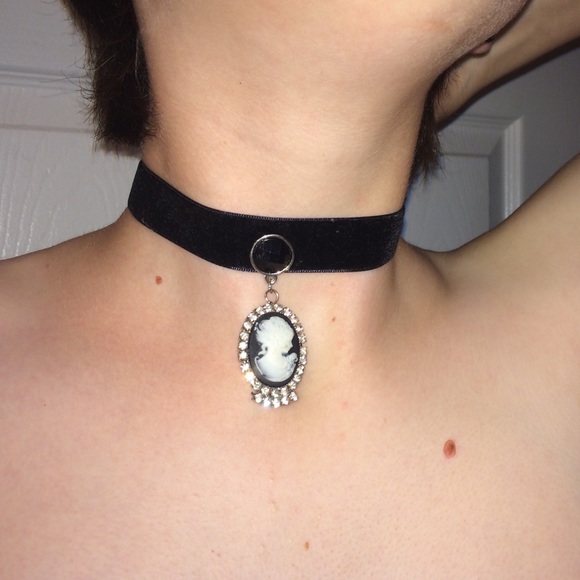 Jewelry - Victorian Pendant Choker