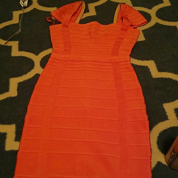 GORGEOUS PEACH BANDAGE DRESS-NWOT - Picture 3 of 3