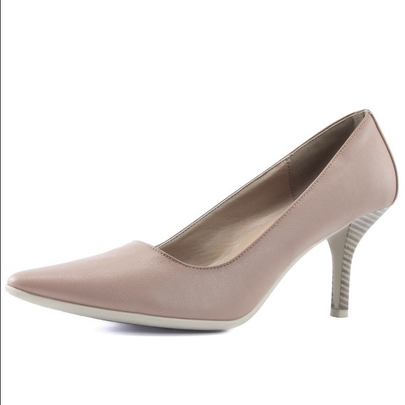 Pointed toe heels with non skid rubber sole