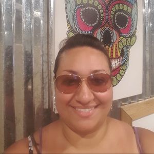 Meet your Posher, Raquel