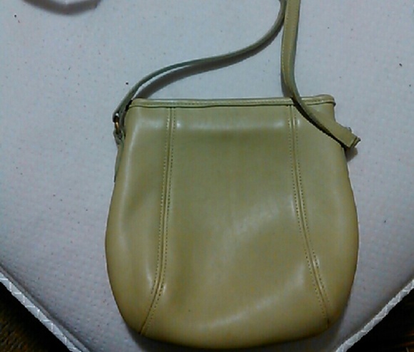 REDUCED. Authentic Coach A7D-9990 green handbag