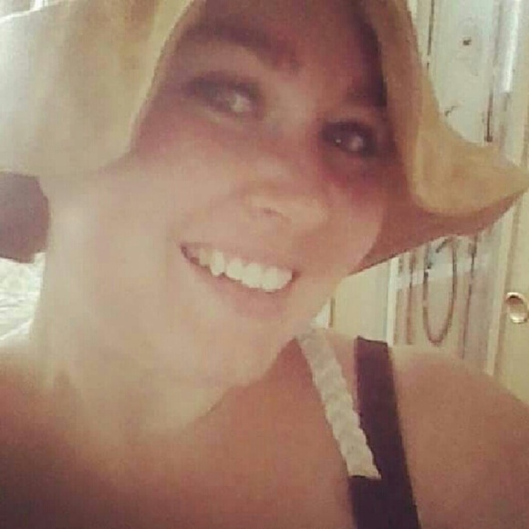 Meet your Posher, Cassandra