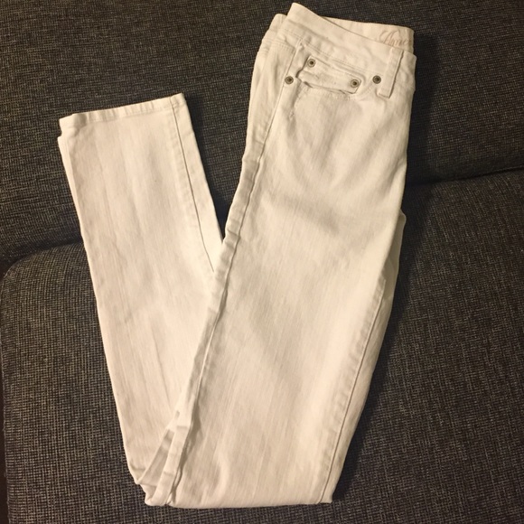 White American Eagle jeans. Never worn!