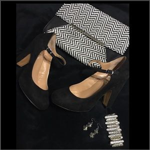 Crown Mary Jane pumps