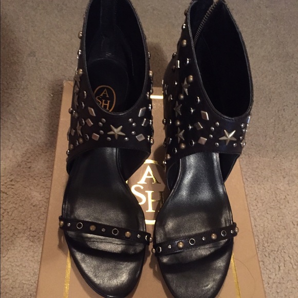 Sandals - Picture 3 of 3