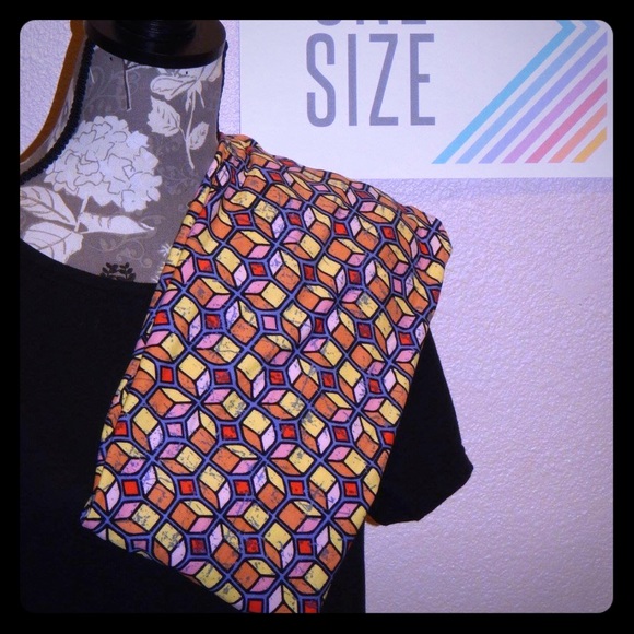 SOLD- New LuLaRoe Stained Glass OS Leggings HTF
