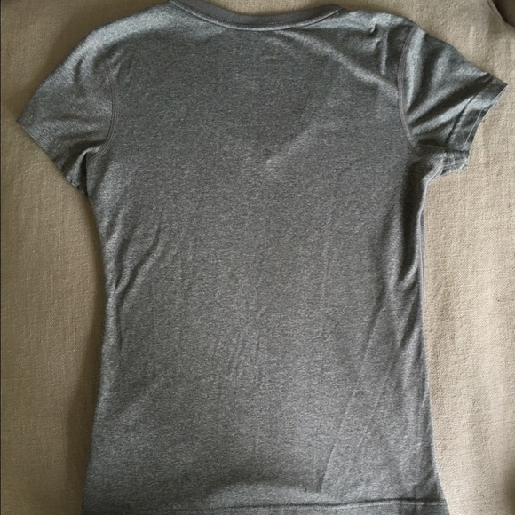 -SOLD- Nike workout tshirt - Picture 2 of 3